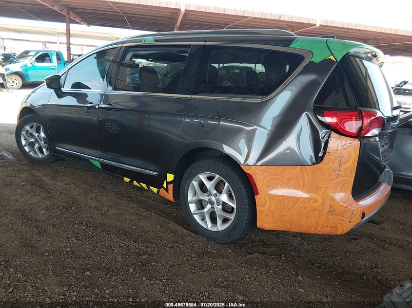 2020 CHRYSLER PACIFICA auction photo 3