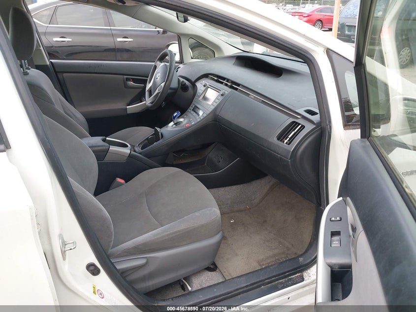 2014 TOYOTA PRIUS auction photo 5