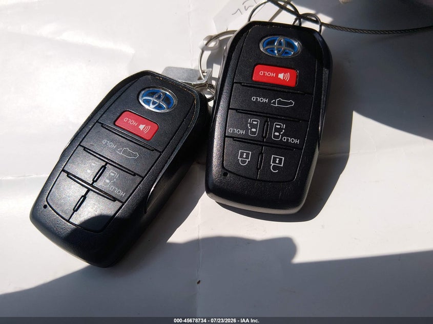 TOYOTA SIENNA - zdjęcie 11