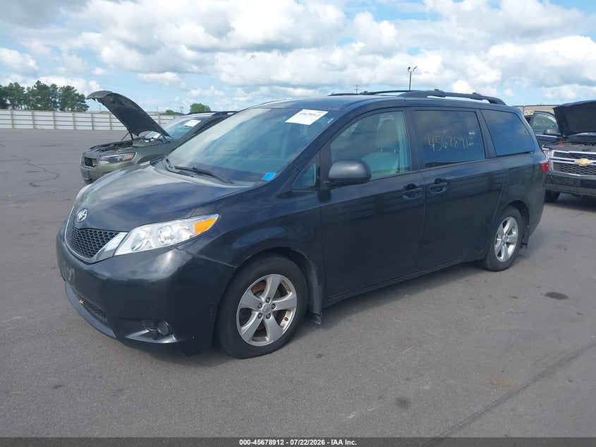 2016 Toyota Sienna, По колу, IAAI, VIN 5TDKK3DCXGS695619 — фото 2