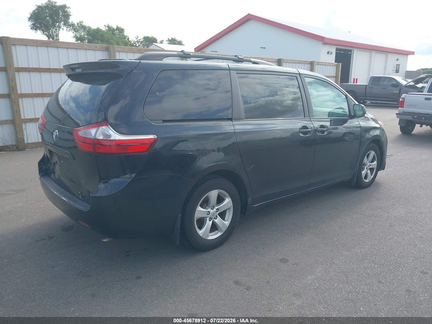 TOYOTA SIENNA - zdjęcie 4