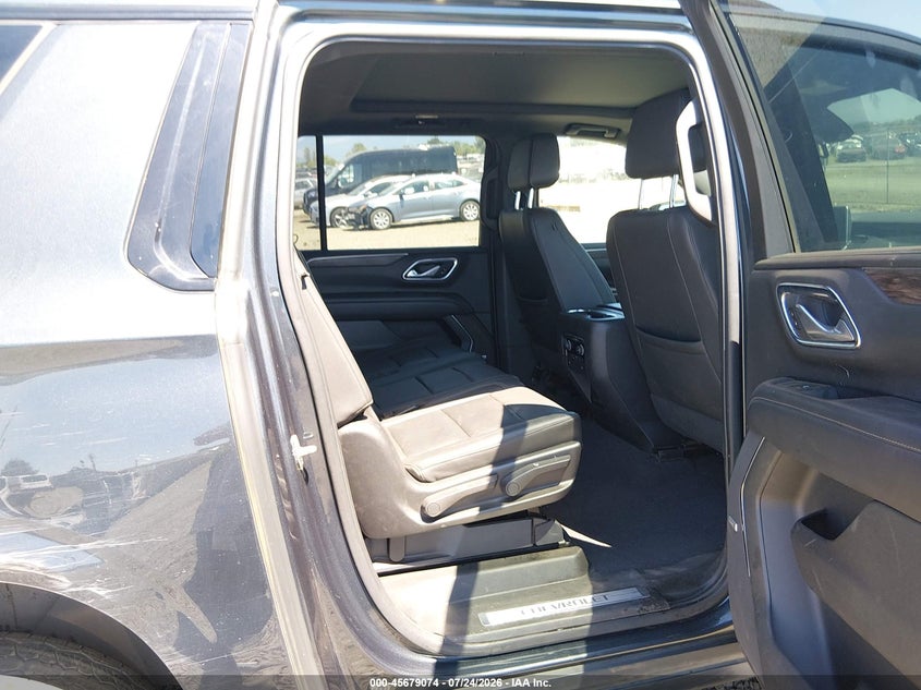 CHEVROLET SUBURBAN - zdjęcie 8