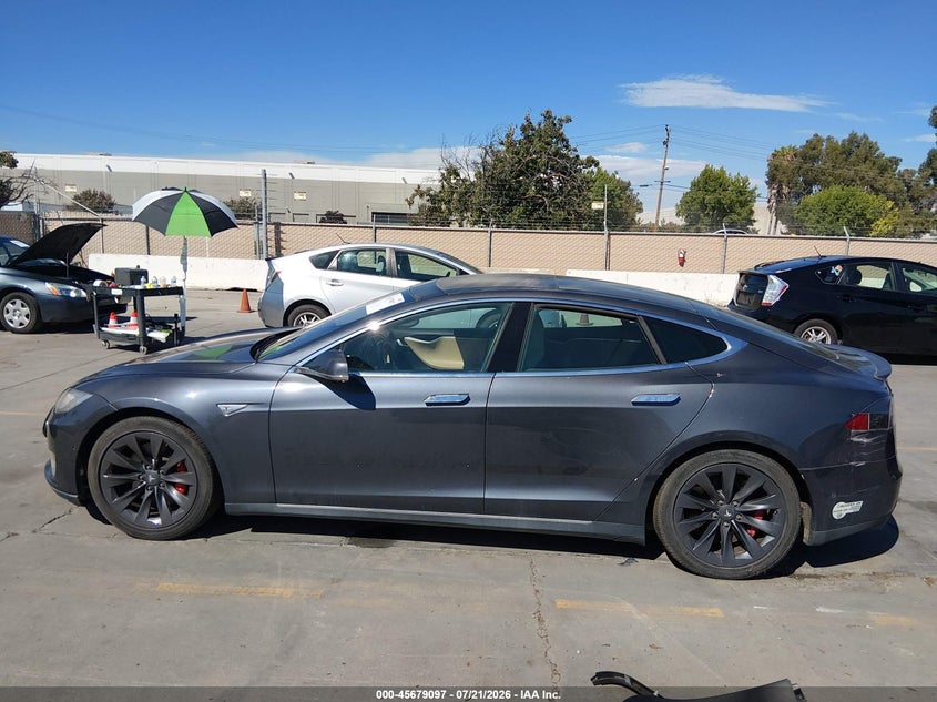 2015 Tesla Model S 85D/P85D VIN: 5YJSA1E44FF103892 Lot: 45679097