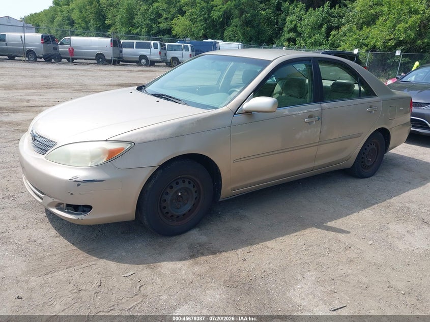 2002 Toyota Camry Le JTDBE32K720049743 photo 1
