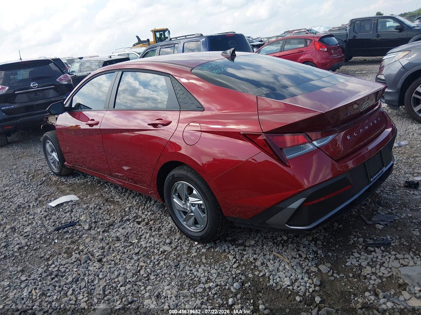 2026 HYUNDAI ELANTRA auction photo 3