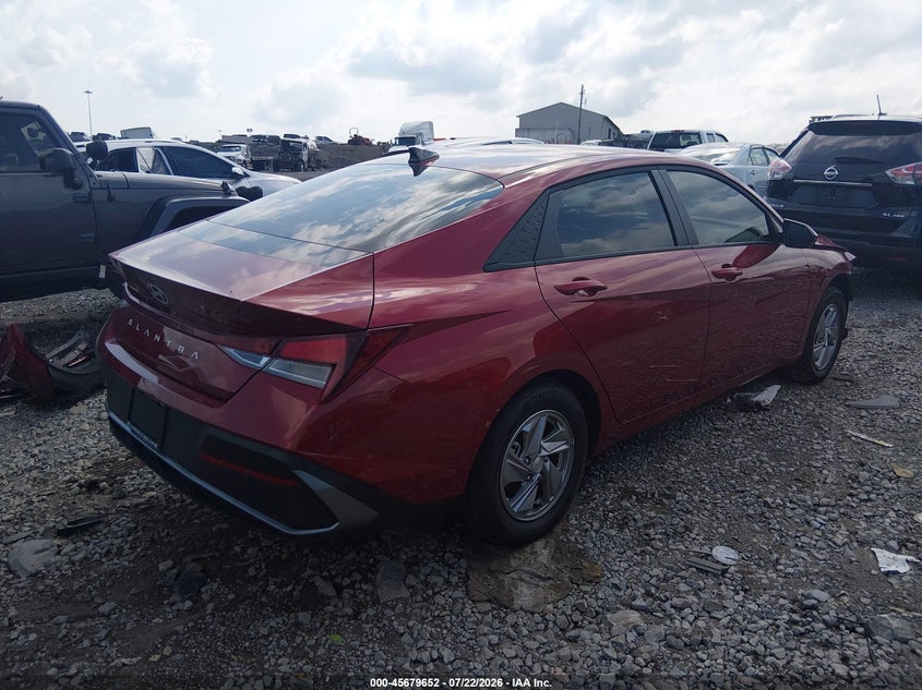 2026 HYUNDAI ELANTRA auction photo 4