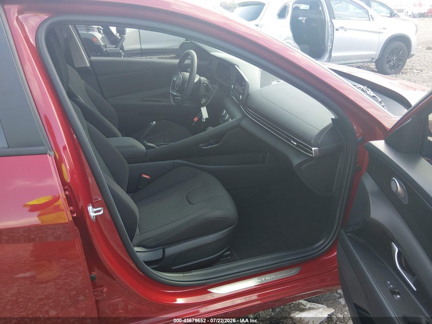 2026 HYUNDAI ELANTRA auction photo 5