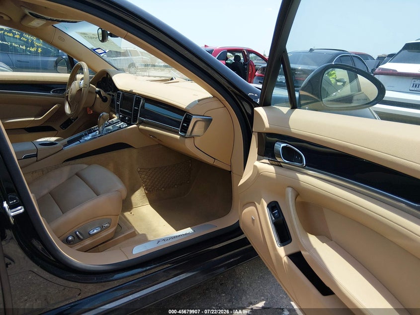 2014 PORSCHE PANAMERA auction photo 5