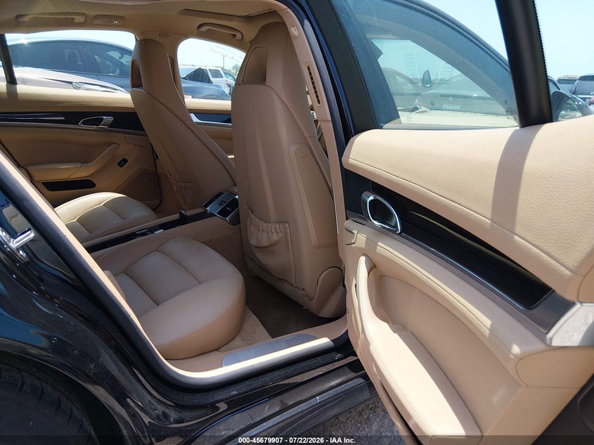 2014 PORSCHE PANAMERA auction photo 8