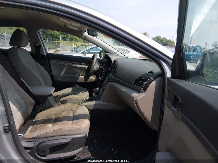 2017 HYUNDAI ELANTRA auction photo 5