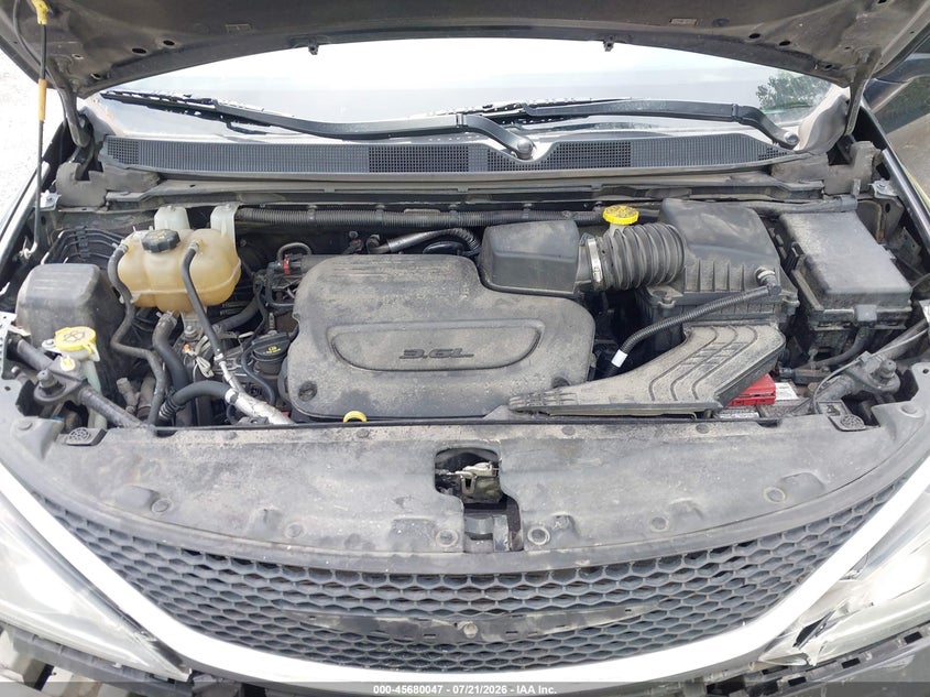 2019 Chrysler Pacifica Touring L VIN: 2C4RC1BG6KR685807 Lot: 45680047