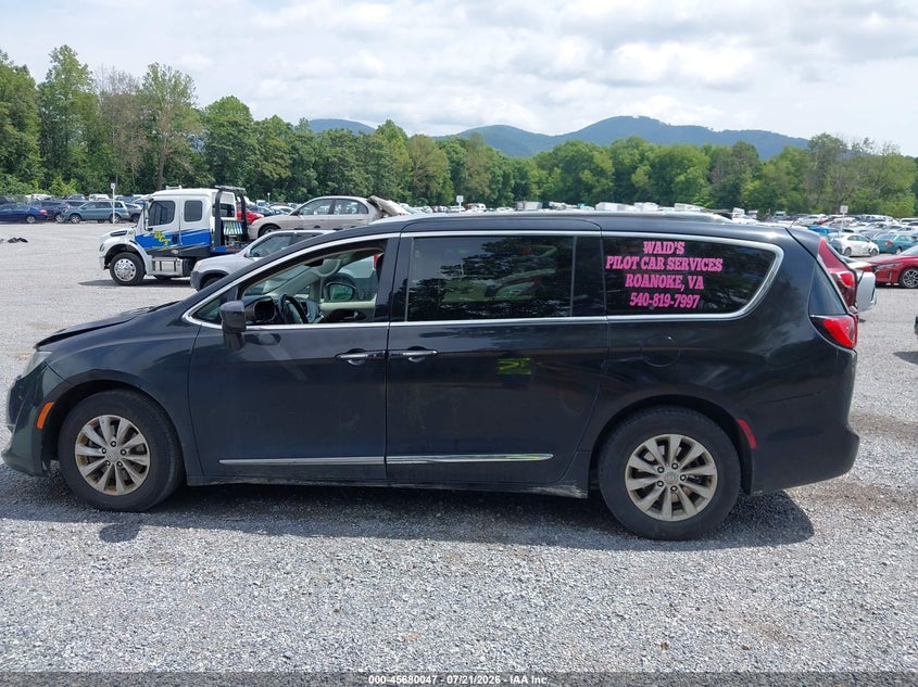 2019 Chrysler Pacifica Touring L VIN: 2C4RC1BG6KR685807 Lot: 45680047