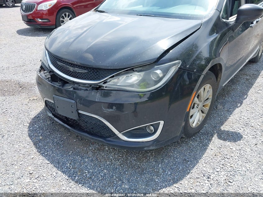 2019 Chrysler Pacifica Touring L VIN: 2C4RC1BG6KR685807 Lot: 45680047