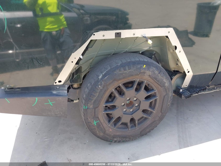2024 TESLA CYBERTRUCK auction photo 6