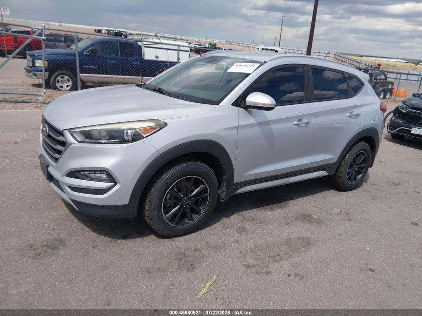 2017 HYUNDAI TUCSON auction photo 2