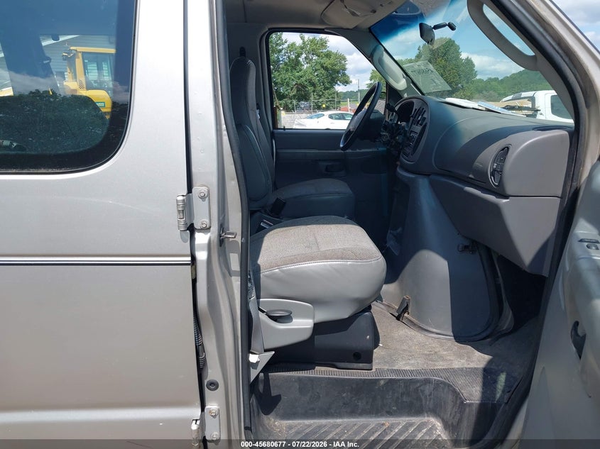 2003 FORD E-350 SUPER DUTY auction photo 5