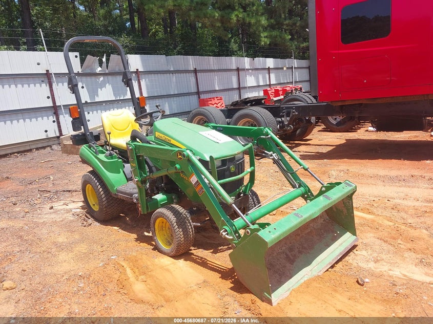 2016 JOHN DEERE RIDING TRACTOR auction photo 1
