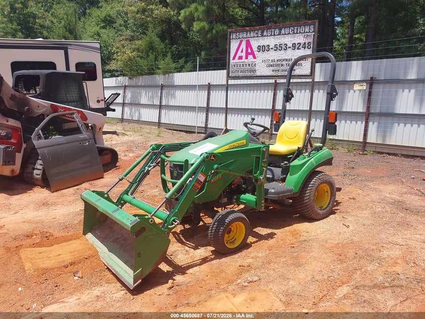 2016 JOHN DEERE RIDING TRACTOR auction photo 2