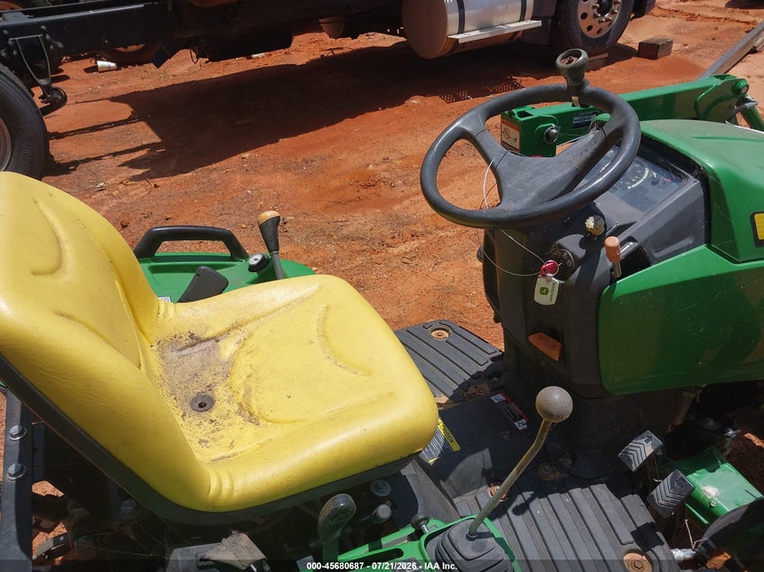 2016 JOHN DEERE RIDING TRACTOR auction photo 5