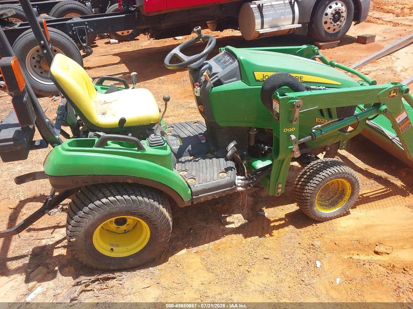 2016 JOHN DEERE RIDING TRACTOR auction photo 6