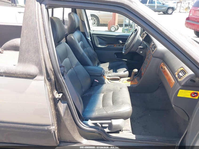1998 Volvo V70 T5 VIN: YV1LW5341W2377015 Lot: 45680809