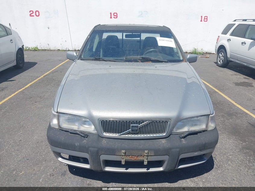 1998 Volvo V70 T5 VIN: YV1LW5341W2377015 Lot: 45680809