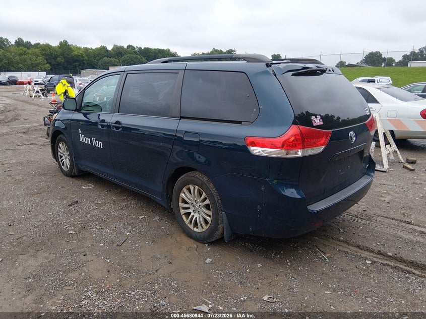 2012 TOYOTA SIENNA auction photo 3