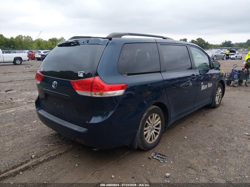 2012 TOYOTA SIENNA auction photo 4