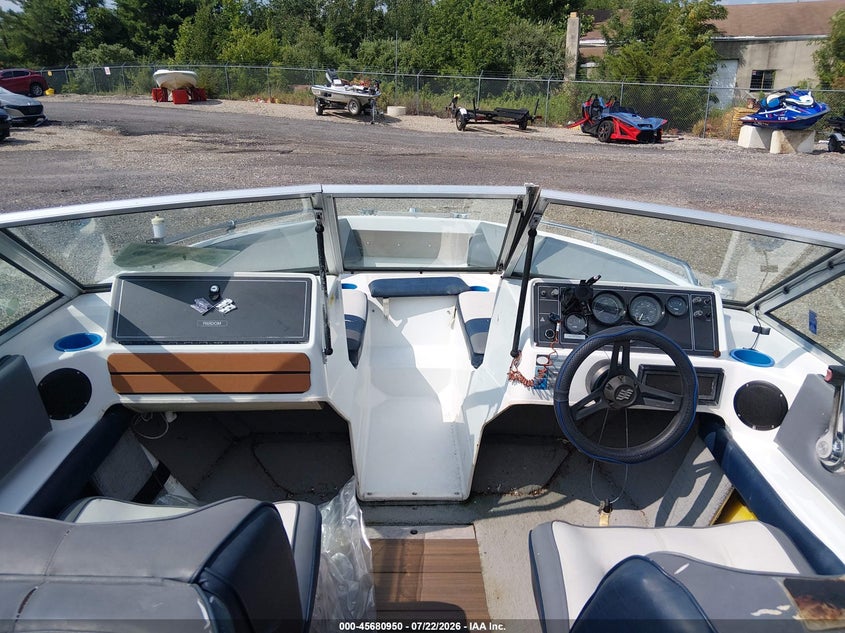 1990 FOUR WINNS 300 auction photo 5