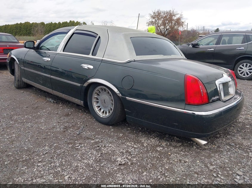 2002 LINCOLN TOWN CAR auction photo 3