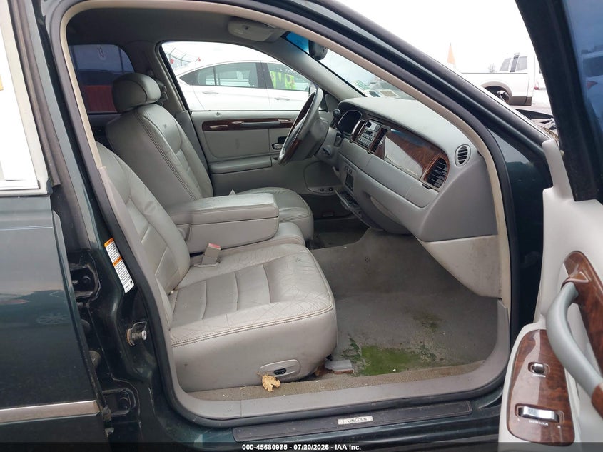 2002 LINCOLN TOWN CAR auction photo 5