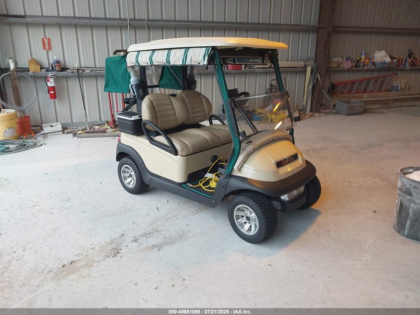 2017 CLUB CAR GOLF CART auction photo 1