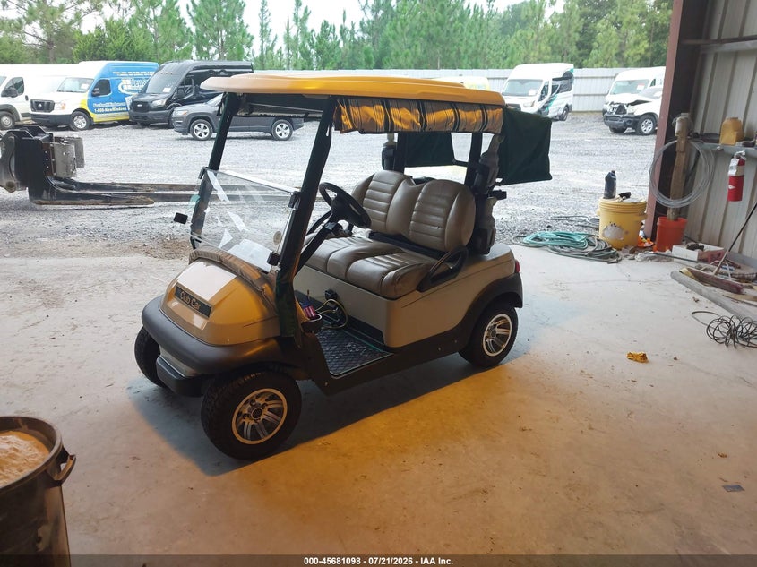 2017 CLUB CAR GOLF CART auction photo 2