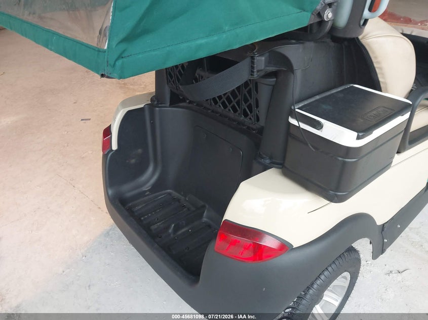 2017 CLUB CAR GOLF CART auction photo 8
