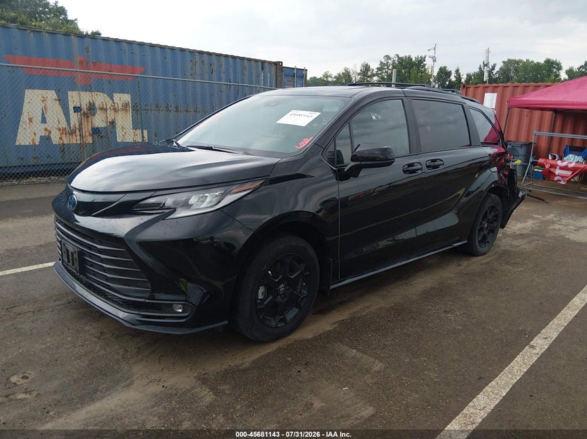 2025 TOYOTA SIENNA auction photo 2