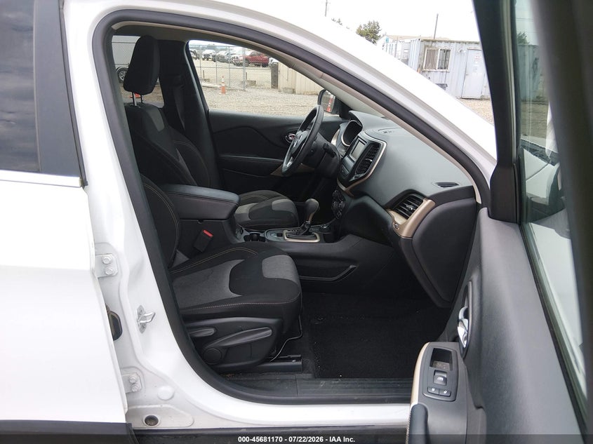 2018 JEEP CHEROKEE auction photo 5