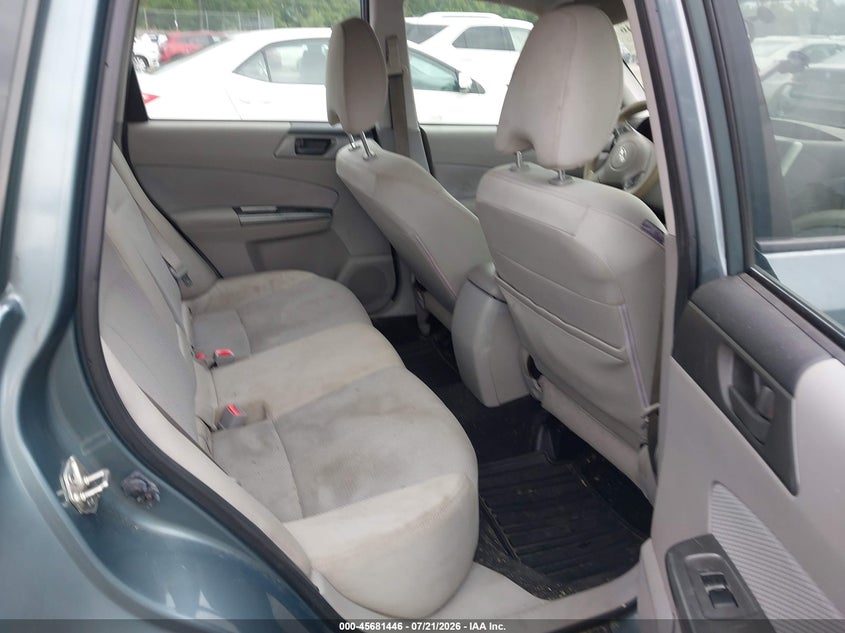 2013 SUBARU FORESTER auction photo 8