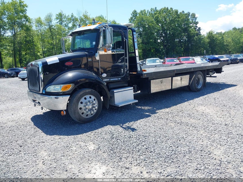 2NP2HM6X3FM273905 2015 Peterbilt 337 photo 1