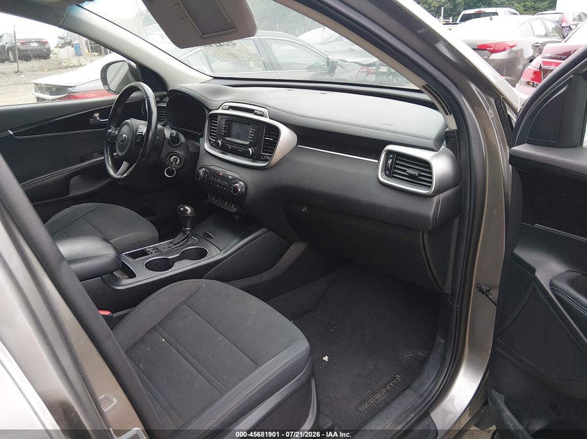 2016 KIA SORENTO auction photo 5