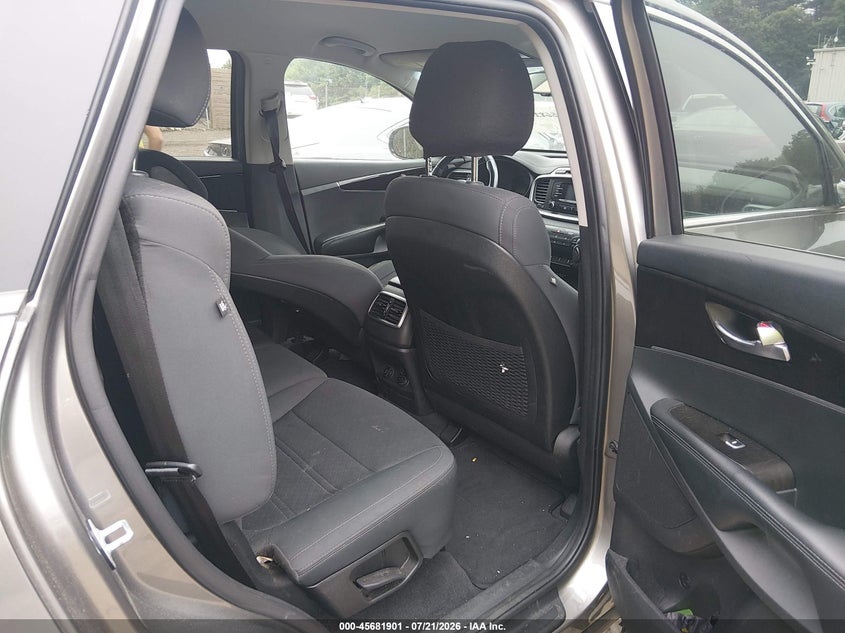 2016 KIA SORENTO auction photo 8