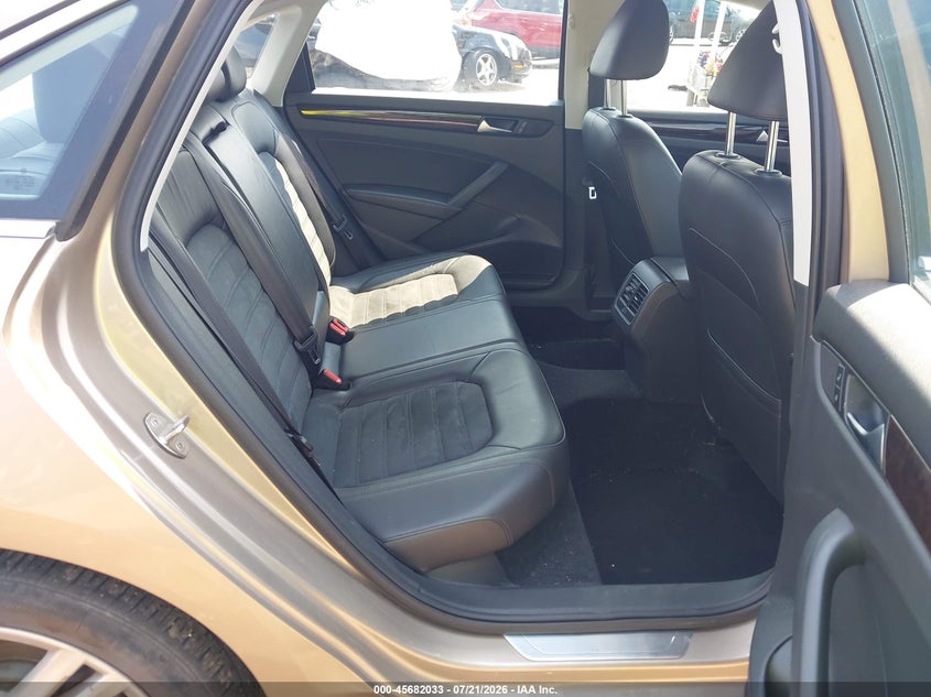 2015 Volkswagen Passat 1.8T Sel Premium VIN: 1VWCS7A36FC043593 Lot: 45682033