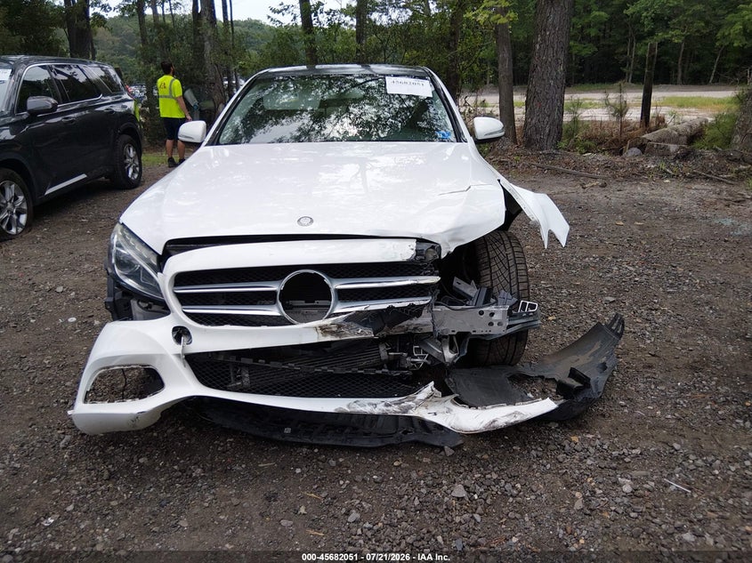 2015 Mercedes-Benz C 300 4Matic VIN: 55SWF4KBXFU081581 Lot: 45682051