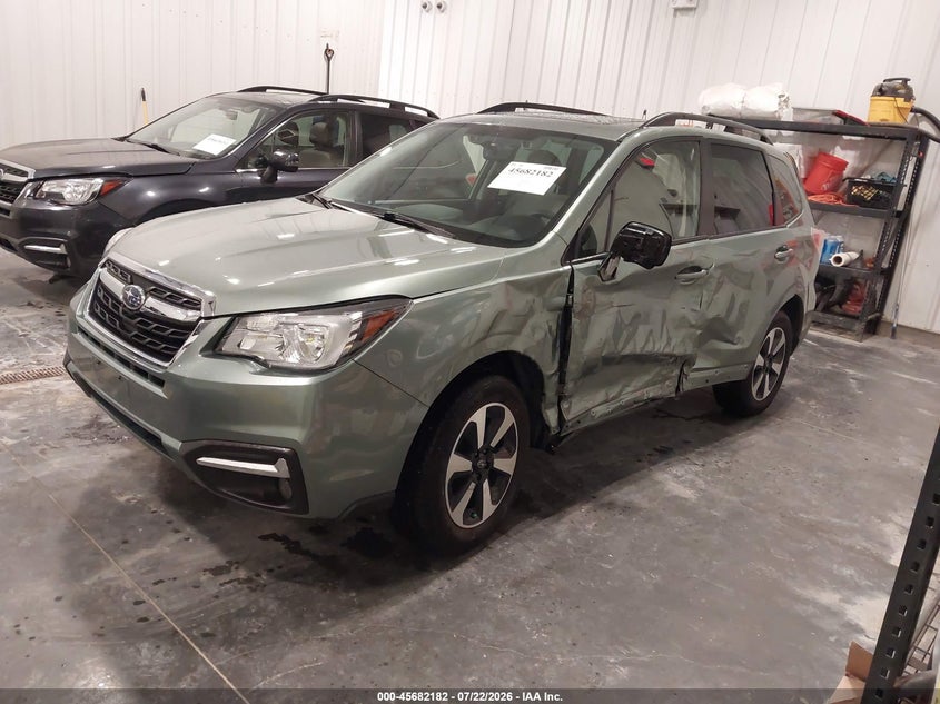 2017 Subaru Forester, Левый бок, IAAI, VIN JF2SJAGC8HH578177 — фото 2