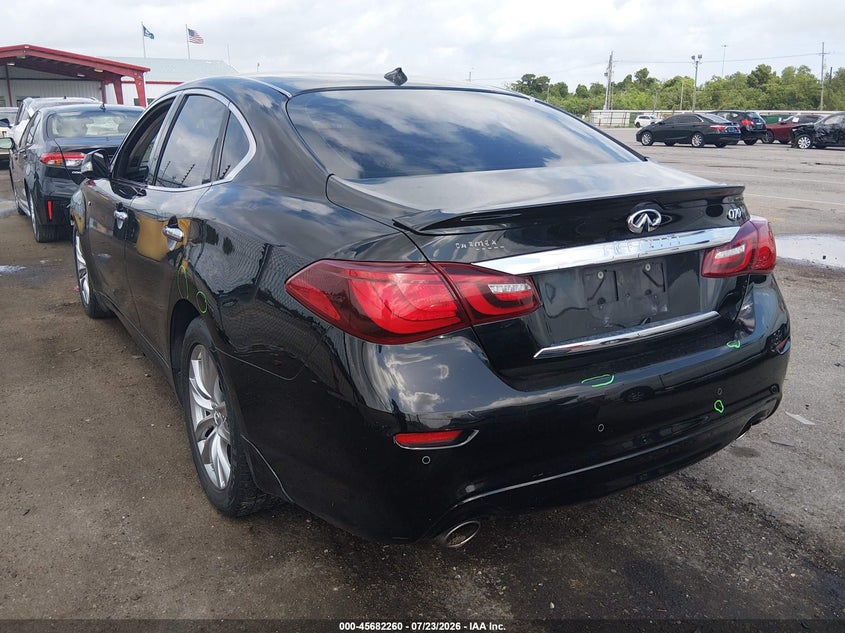 2017 INFINITI Q70 auction photo 3