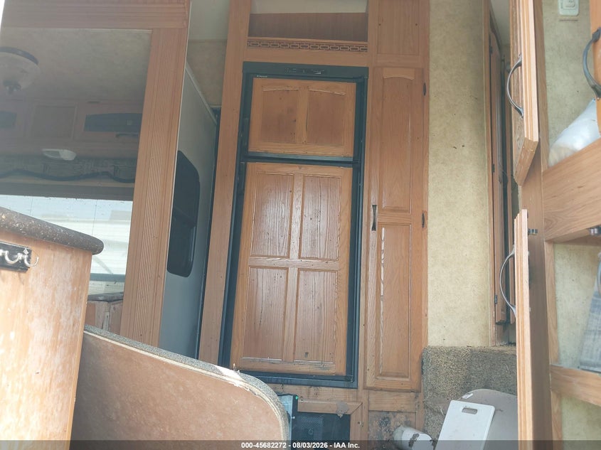 2010 KEYSTONE RV LAREDO auction photo 5