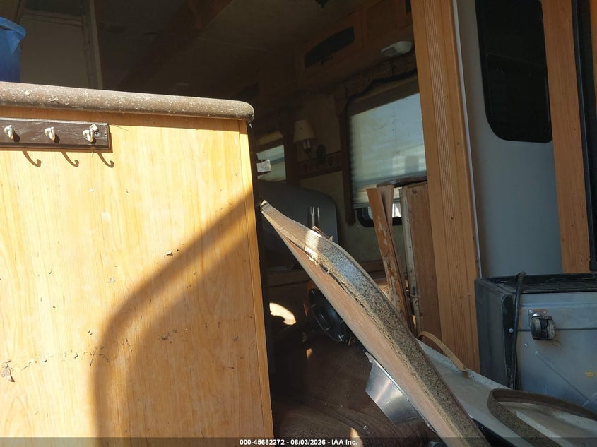 2010 KEYSTONE RV LAREDO auction photo 8
