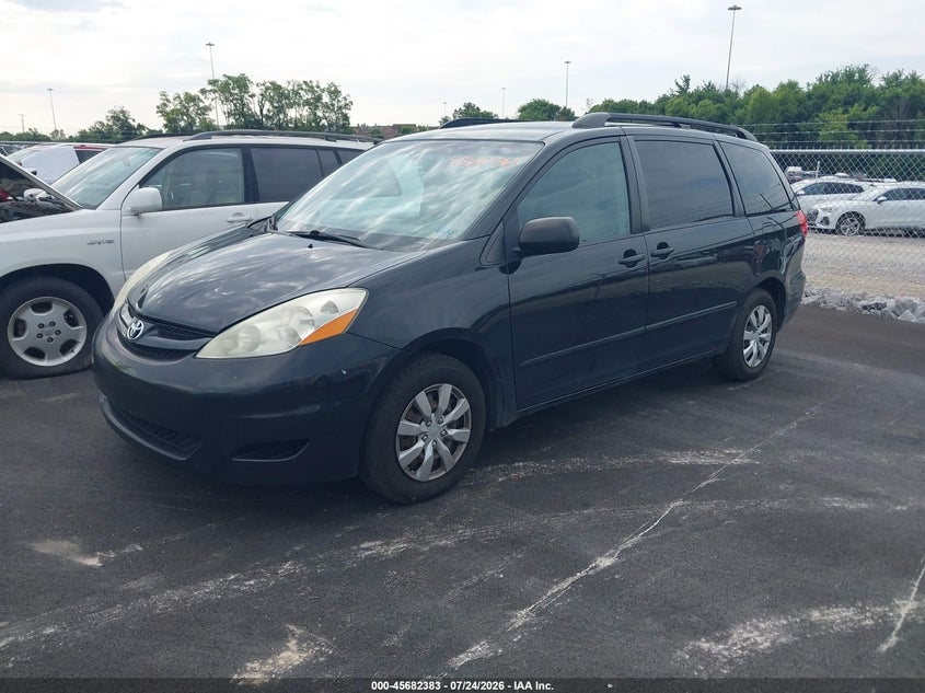 2010 TOYOTA SIENNA auction photo 2