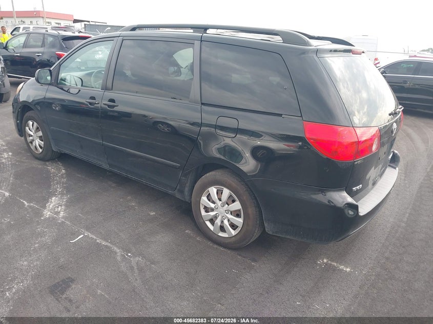 2010 TOYOTA SIENNA auction photo 3