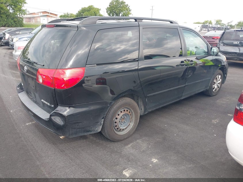 2010 TOYOTA SIENNA auction photo 4