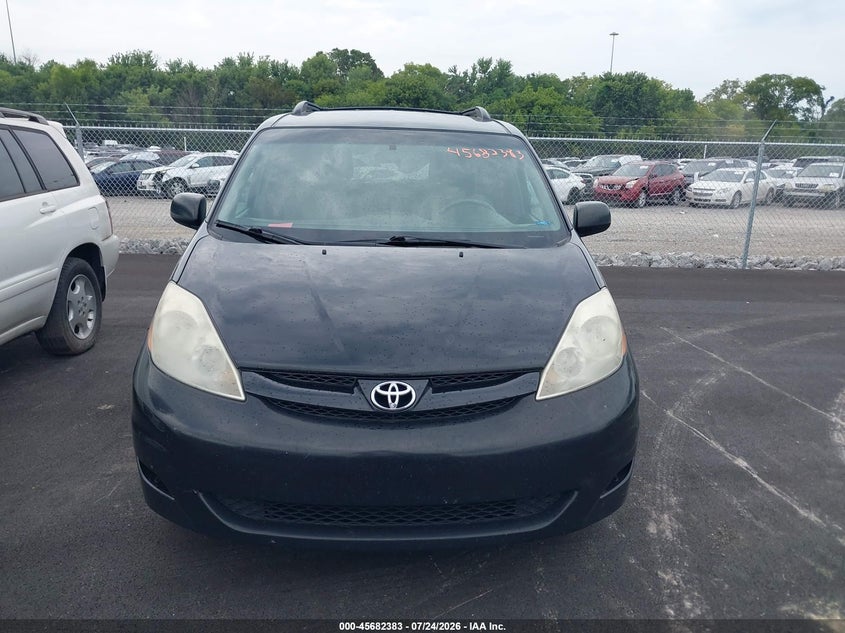 2010 TOYOTA SIENNA auction photo 6